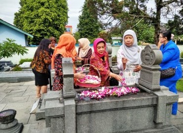 Ziarah Yayasan Hari Ibu Ke Taman Makam Pahlawan Wijaya Brata